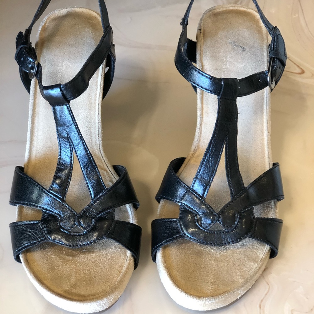 Shoes - Picture 2 of 8